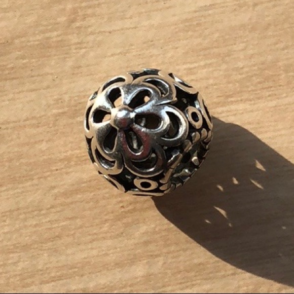 💯 % Authentic Pandora charm